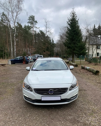 Volvo V60 cena 57900 przebieg: 120700, rok produkcji 2016 z Warszawa małe 211
